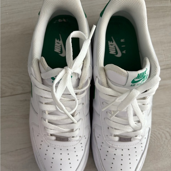 Nike Air White and Green Shoes - Picture 10 of 10